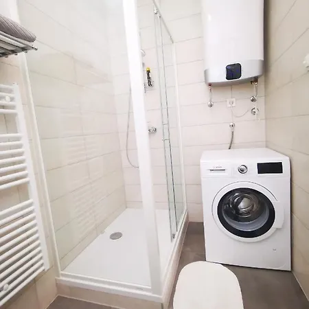 Ambassador 아파트