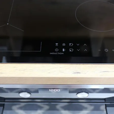 アパート Ambassador ザダル